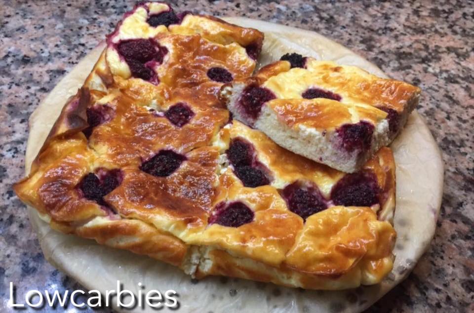 Saftiger Käsekuchen mit Brombeeren - Lowcarbies
